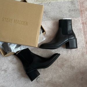 Admire Black Leather Steve Madden Boots